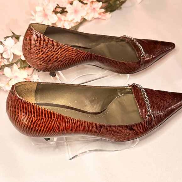 Vintage BCBGirls Low Heels - Picture 6 of 9